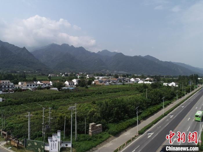 图为蔡家坡村。　赵影超 摄