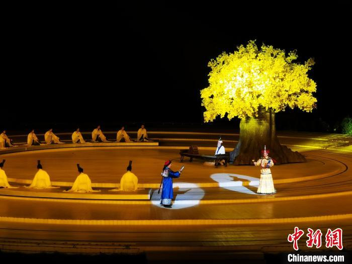 《鼎盛王朝·康熙大典》演出现场。 张桂芹 摄