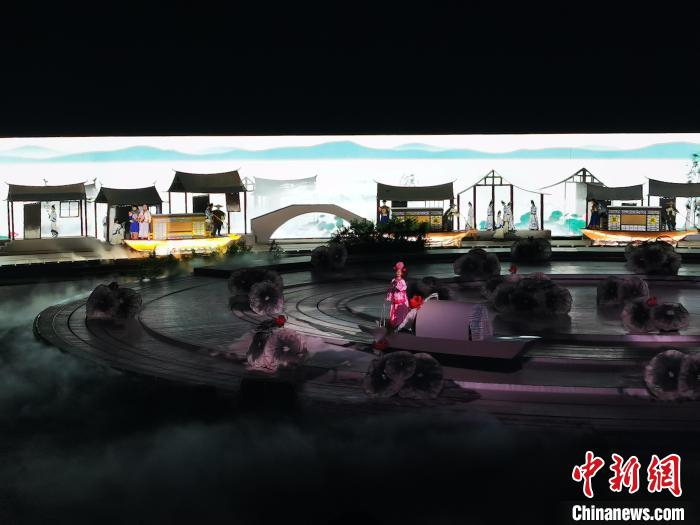 《鼎盛王朝·康熙大典》演出现场。 张桂芹 摄