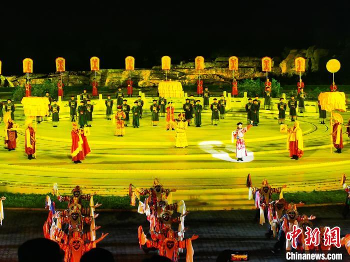 《鼎盛王朝·康熙大典》演出现场。 张桂芹 摄