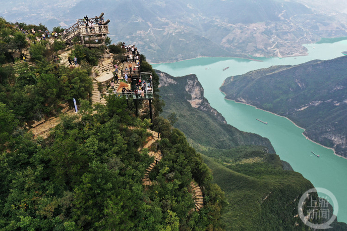 ▲三峡之巅，迎龙台，奉节文旅委供图