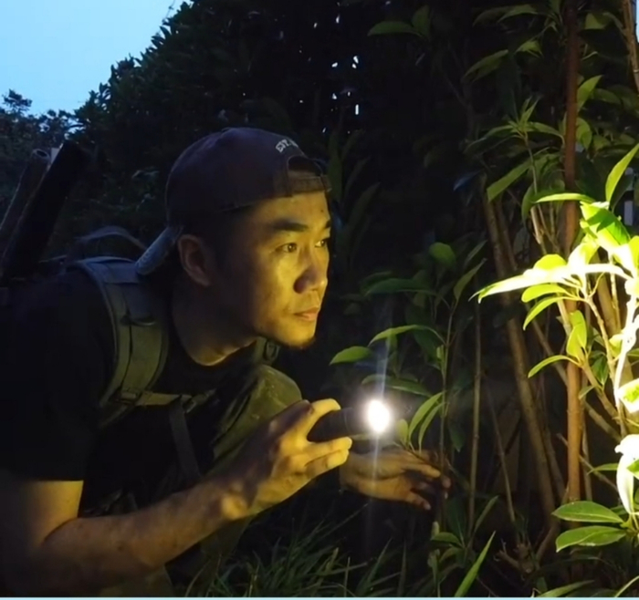 工作中的孙锦荣