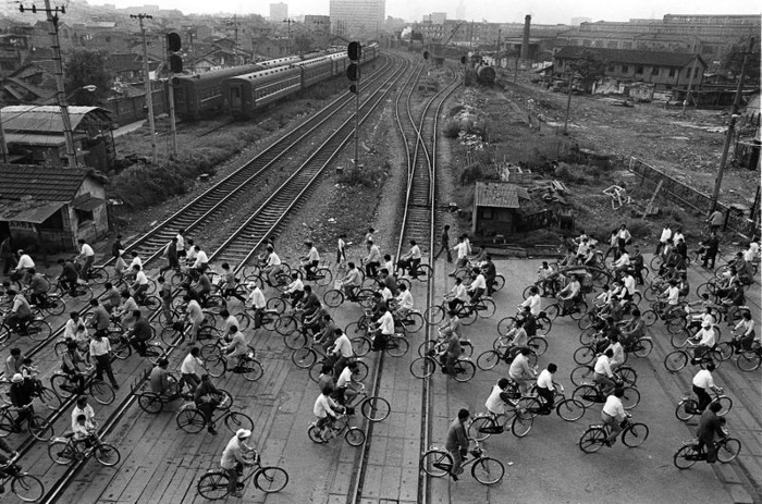  比利时裔美国摄影师Jerome De Perlinghi 记录的1985年至1987年间上海的日常生活