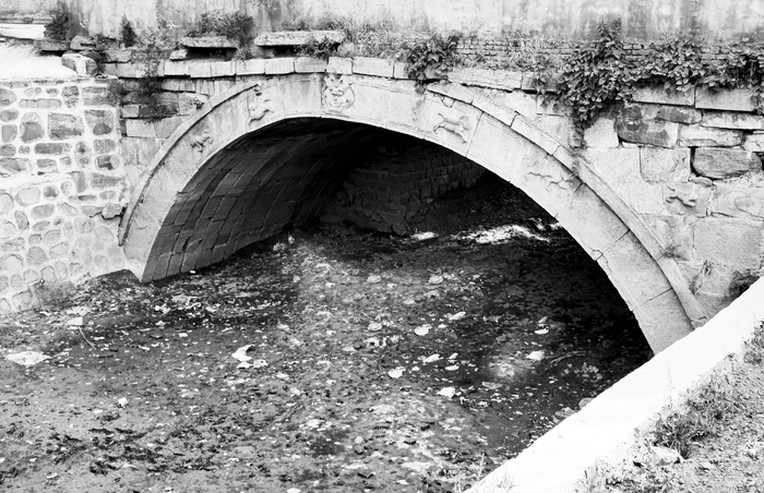 　　图为元氏县南佐镇的北宋古建筑吴桥（资料图片）。　　本报记者 张晓峰 摄