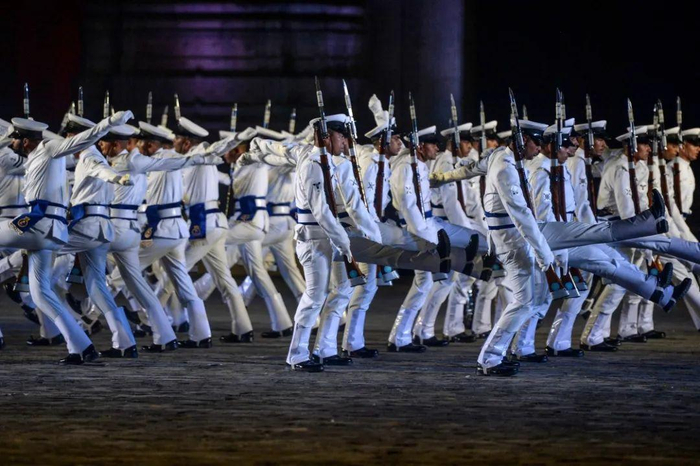 ▲2019年12月4日，印度孟买，印度海军士兵参加海军日庆祝活动。图/新华社