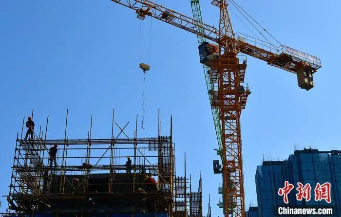 资料图：一处在建房地产楼盘。中新社记者 张斌 摄