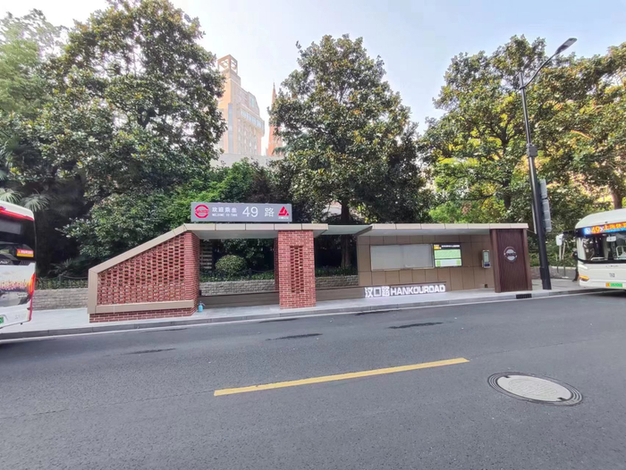 49路汉口路江西中路站改造后实景图&nbsp;&nbsp;本文图片均为 上海市道路运输局 供图