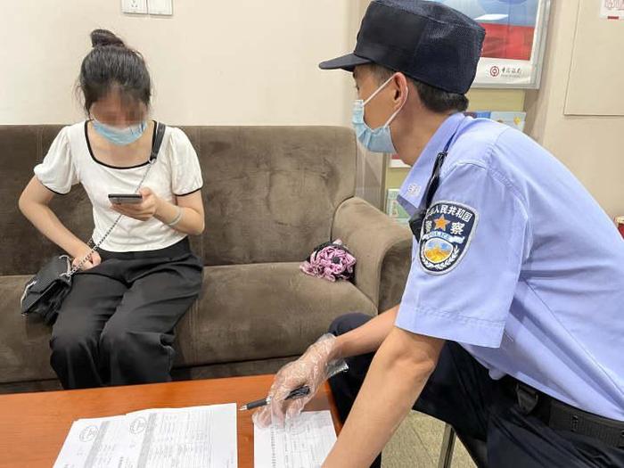 “网上的老婆帮我赚了100万”？苏州男子急着到账要汇税款，幸亏交警及时赶往(图2)