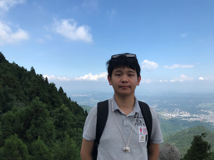 热爱旅行的赵鸣九。