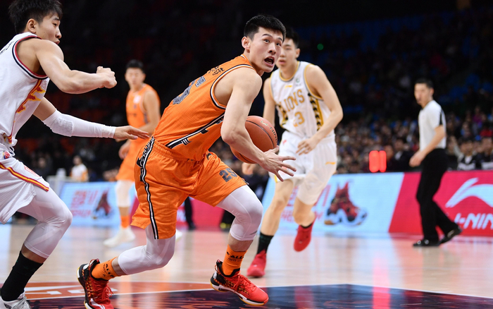 王岚嵚在CUBA赛场上带球进攻。&nbsp; 图/IC photo