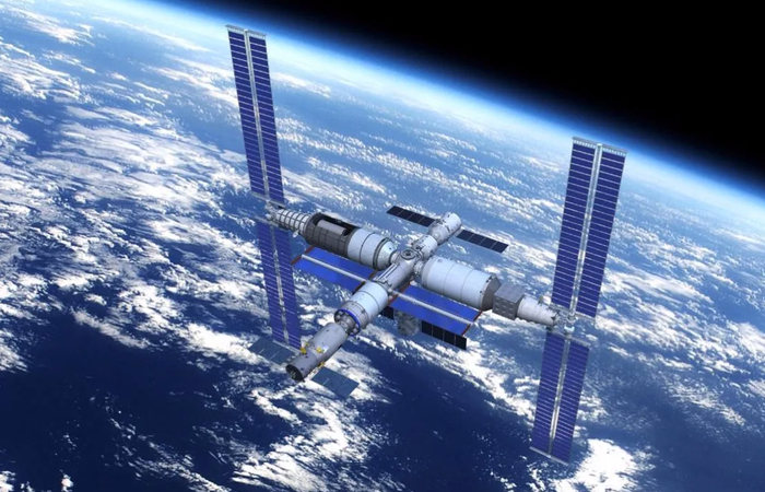 中国空间站总体构型是3个舱段，包括天和核心舱、问天实验舱和梦天实验舱，整体呈 T 字构型。