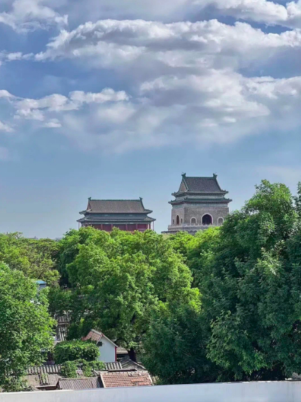 从金隅金台·共享际露台眺望钟鼓楼