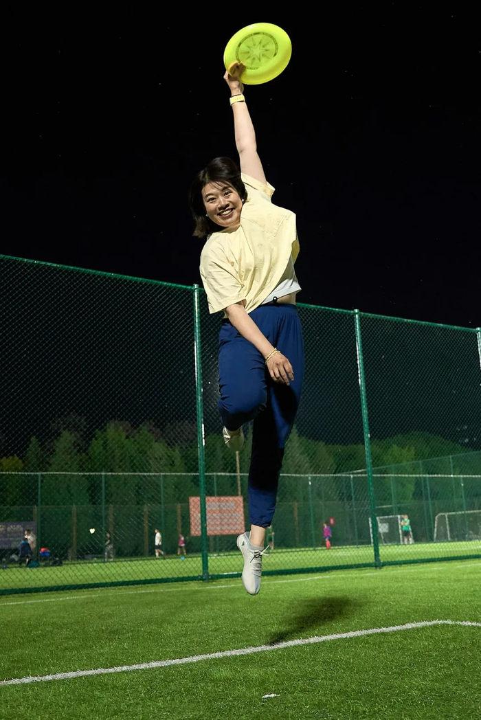 　▲热爱飞盘运动的外企员工。图/新京报记者 郭延冰 摄