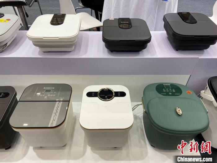 展出的宁波家电产品。　林波 摄