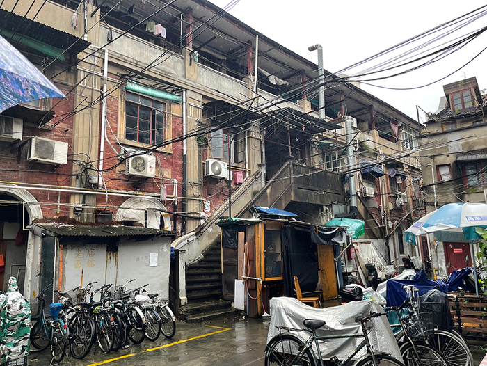 上海美专旧址门口的台阶十分独特。 澎湃新闻记者 李菁 摄