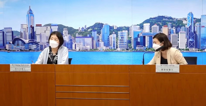 张竹君（左）、关慧敏通报最新疫情