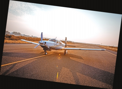 郑州上街机场停放的通航企业的飞机