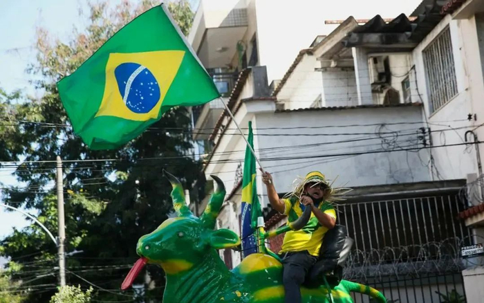 　　▲当地时间2022年7月24日，巴西现任总统博索纳罗的支持者庆祝其被推选为自由党2022年总统大选候选人。图/IC photo