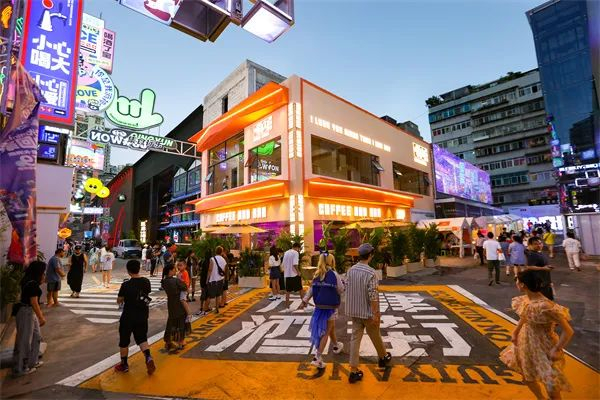 青云市集夜间繁华闹市（图片来源网络）