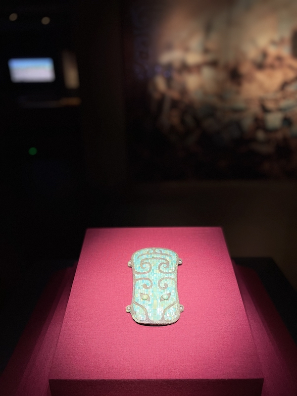 镶嵌绿松石兽面纹铜牌饰 夏代 礼器 1984年二里头遗址出土