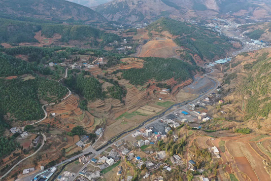 　曲靖市富源县，村民的房子大多集中在道路两侧。&nbsp;同济大学王兰教授团队供图