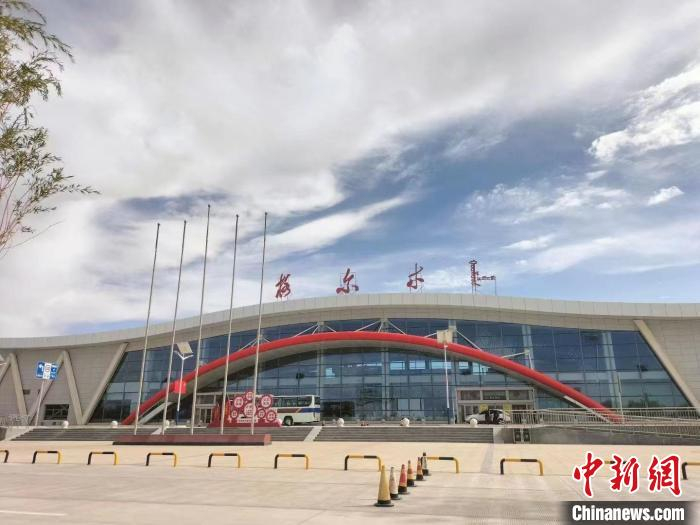 图为格尔木机场。　孙睿 摄