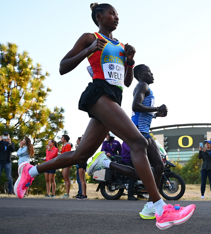 纳兹雷特·威尔杜身穿特步跑鞋刷新个人纪录