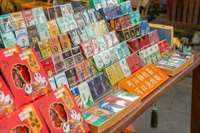 ▲茶烟被宣传成“可以抽的茶，可以泡的烟”，资料图。