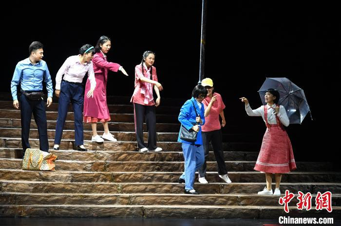 图为话剧《桂梅老师》剧照。　云南省话剧院供图