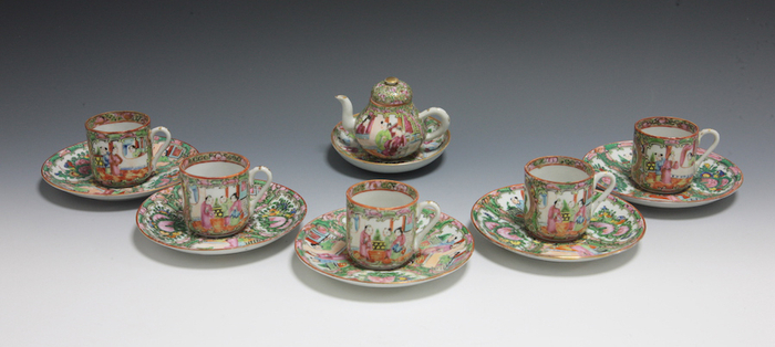 晚清广彩人物纹茶具一套，中国茶叶博物馆藏