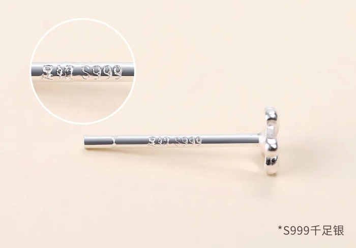 ▲因为千足银会有点软，如果它弯了，轻轻掰直就好了。