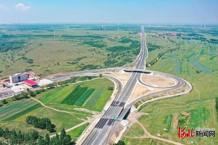 通车后的张尚高速公路。河北日报通讯员武殿森摄