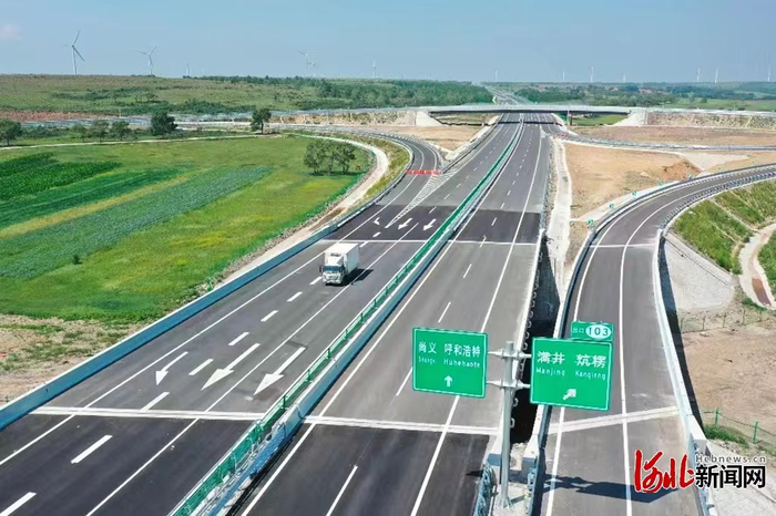 张尚高速公路。河北日报通讯员武殿森摄