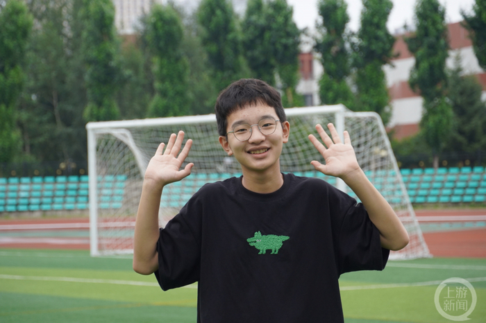 ▲与两年前搞怪少年相比，钟宇升的稚气明显褪去了不少。摄影 /上游新闻记者&nbsp; 张莹