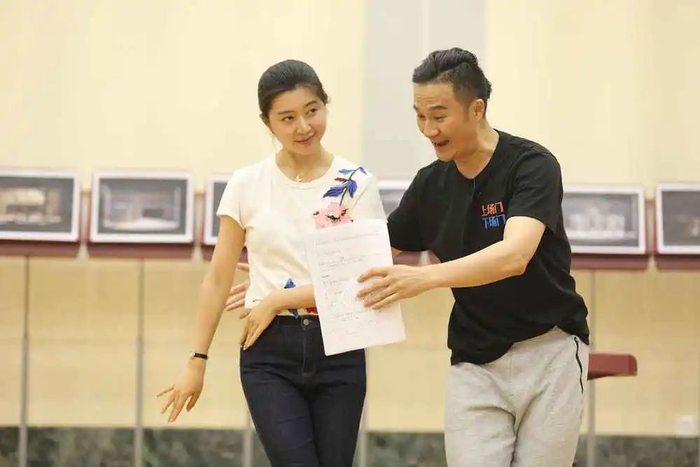 “昆曲王子”张军与“昆曲女神”单雯在排练（上海大剧院供图）