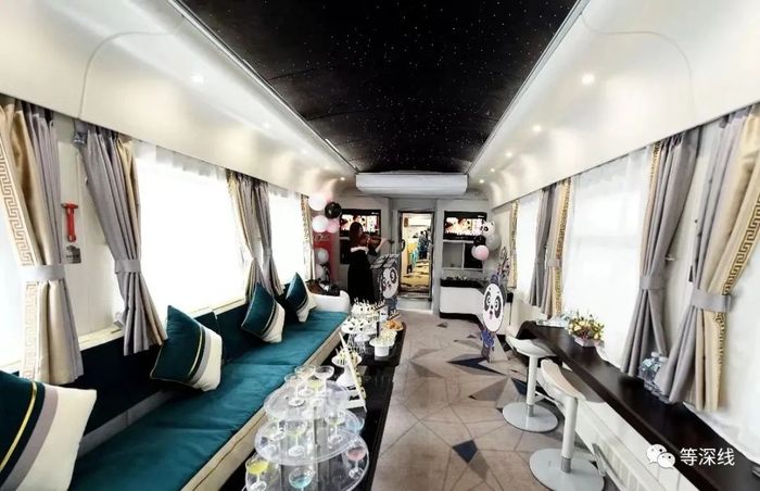 “熊猫专列”休闲区&nbsp;&nbsp;&nbsp;成铁商旅供图