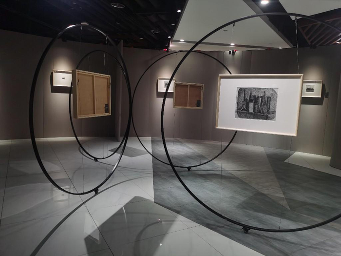 来福士“莫兰迪版画真迹展”展厅内部。新京报记者 郑明珠 摄