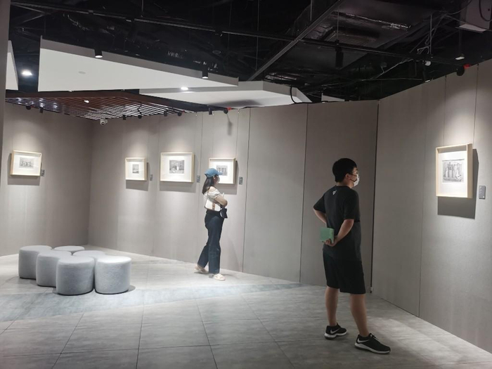 年轻人走进“莫兰迪”的世界。新京报记者 郑明珠 摄