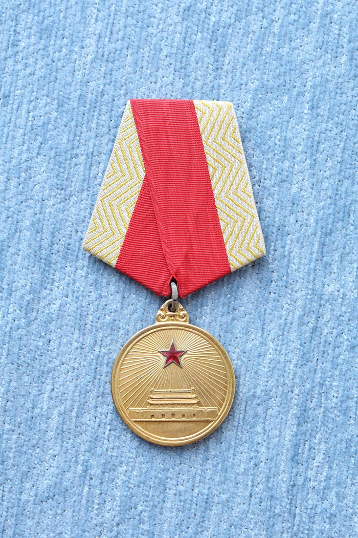 7月25日，江苏南京，孙才的“解放奖章”。新京报记者 王嘉宁 摄