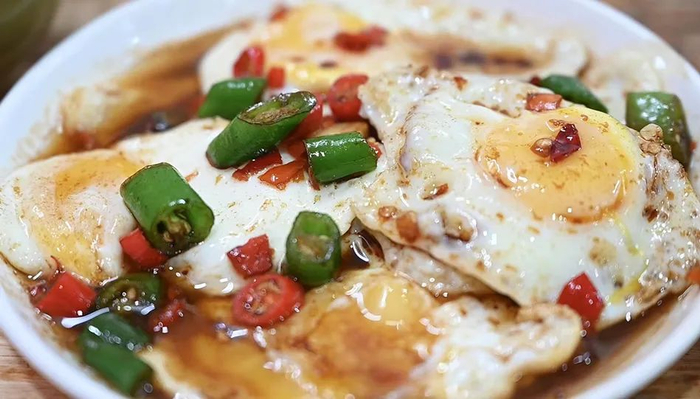 招牌菜红烧荷包蛋。