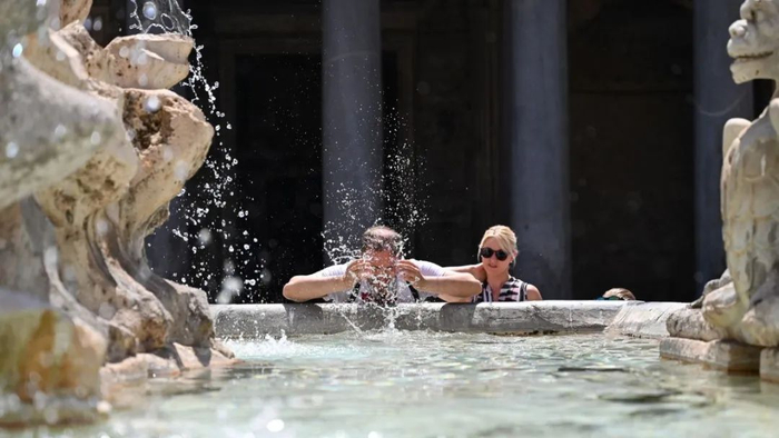 △人真的可以被热“死” / AP