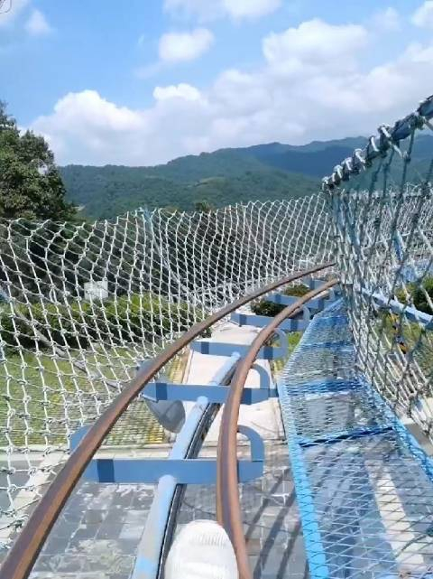 安徽六安,金寨县燕子河大峡谷景区,目前国内最长轨管滑道