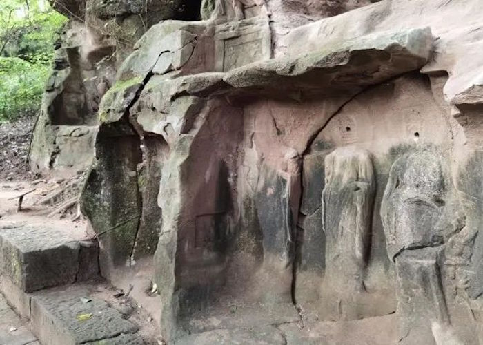 图七 千佛寨造像龛结构失稳