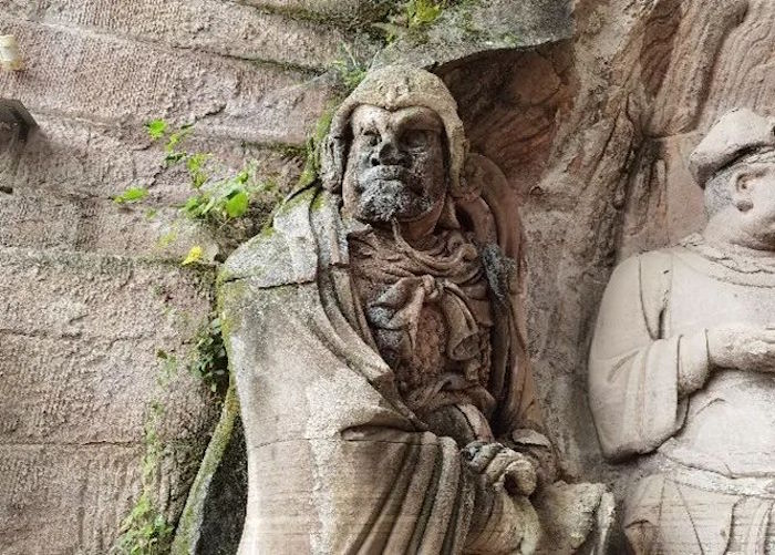 图一〇 毗卢洞造像水害侵蚀