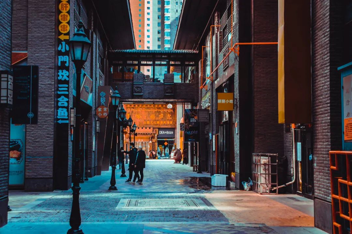 △在西宁街头能看到很多外地美食的影子。/图虫创意