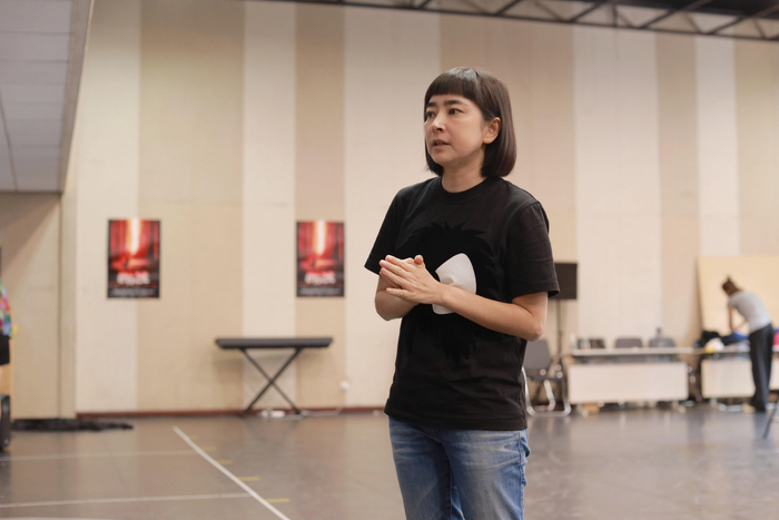 导演韩清在排练现场。  刘畅 摄