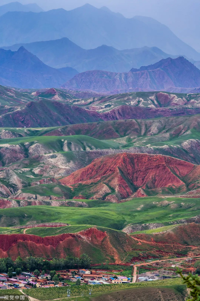 △西宁，青藏高原第一城。/视觉中国