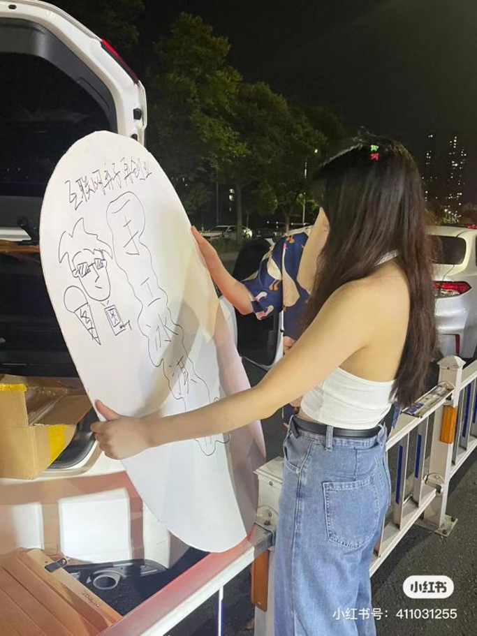 麦饼的“互联网弃子再创业招牌”图源受访者小红书