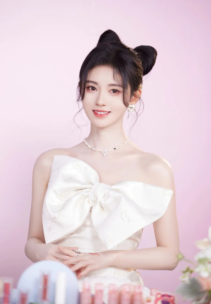 又出圈了？来看看进击的鞠式美学__财经头条
