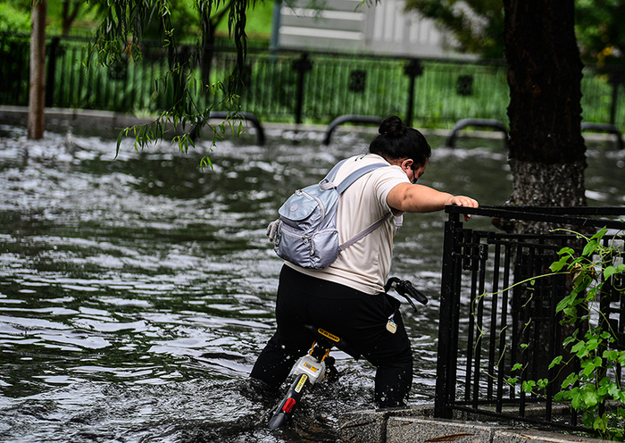 2022年7月29日，沈阳遭遇强降雨天气，道路积水。&nbsp;视觉中国 图